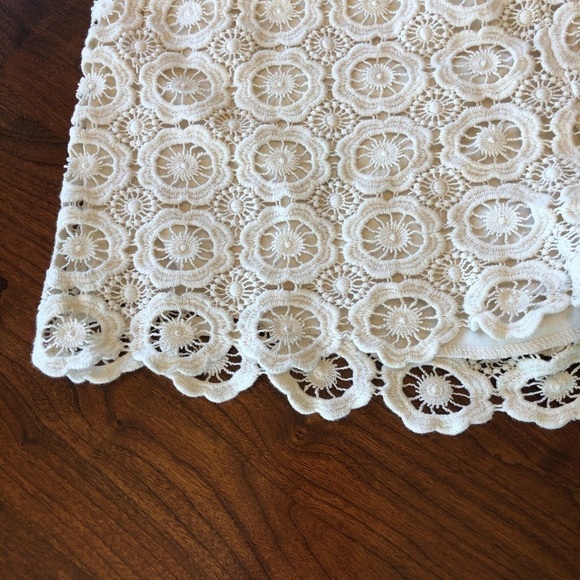 Design‎ Lab Two-piece Crocheted Short and Tank Set - Picture 2 of 6